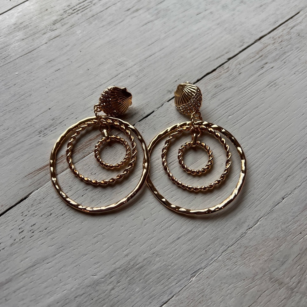 Lilly Pulitzer gold seashell earrings